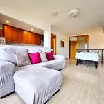 Duplex Con Piscina En דירה